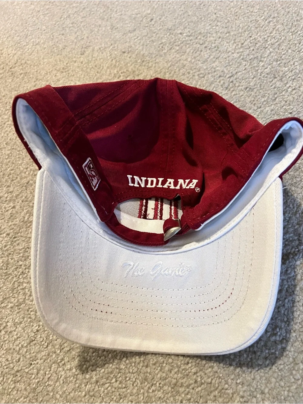 Indiana University Hoosiers Red and White Wall Decor Set & Hat